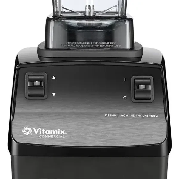Optimiza la preparación de tus bebidas con la Vitamix Drink Machine Two-Speed. Su diseño resistente y su capacidad para triturar hielo garantizan un rendimiento excepcional.