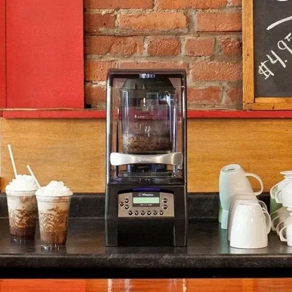 La elección perfecta para bebidas frías y frappés en cafeterías: Vitamix The Quiet One.