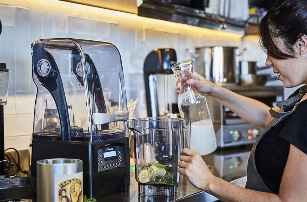 licuadora silenciosa profesional vitamix y blendtec para cafetería y bar